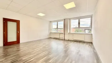 Lokale komercyjne na wynajem, Topoľčany · €120