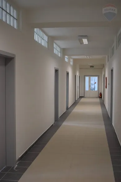 Na prenájom komerčné, 325 m², Nitra, Dvorčanská