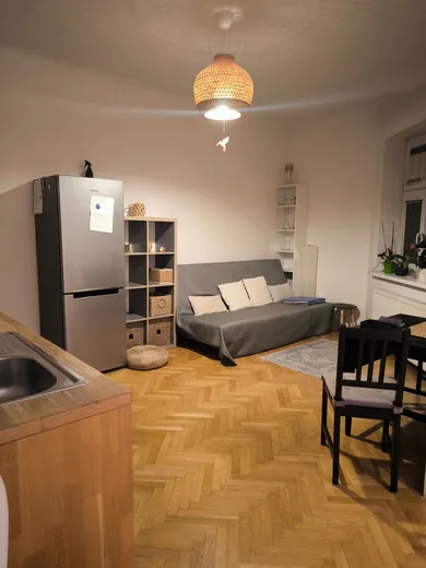 Na prenájom 2-izbový byt, 45 m², Bratislava-Staré Mesto, Heydukova