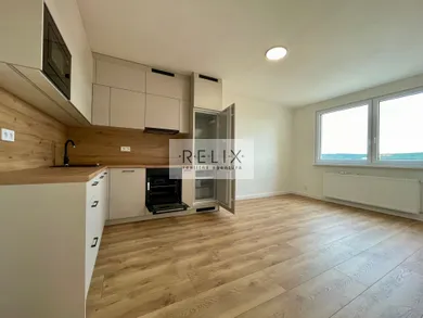 Na predaj 3-izbový byt, 60 m², Bratislava-Dúbravka, Karola Adlera