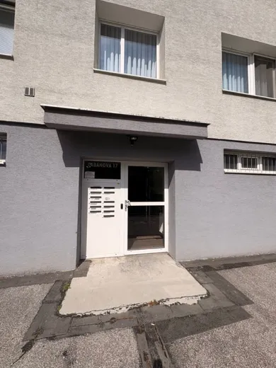 Mieszkania na sprzedaż, 4-pokojowe, Bratislava-Dúbravka · €265 000