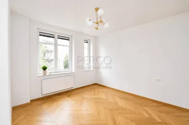 Na predaj 4-izbový byt, 106 m², Bratislava-Staré Mesto, Klemensova