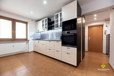 Na predaj 2-izbový byt, 52 m², Prievidza, Svätoplukova