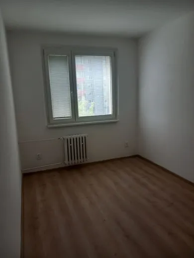 Na predaj 4-izbový byt, 81 m², Bratislava-Dúbravka, Sekurisova