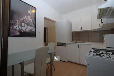 Na prenájom 3-izbový byt, 64 m², Bratislava-Petržalka, Hrobákova