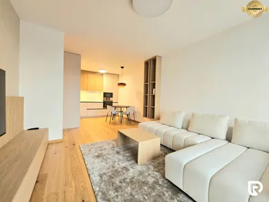 Na prenájom 2-izbový byt, 57 m², Bratislava-Ružinov, Košická