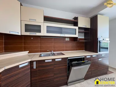 Mieszkania na sprzedaż, 3-pokojowe, Komárno · €120 000