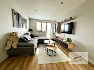 Na prenájom 2-izbový byt, 60 m², Nové Zámky, Cisárska bašta
