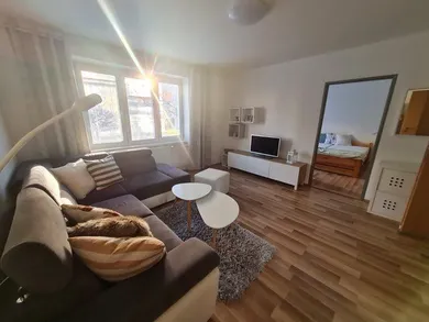 Kiadó lakások, 2-szobás, Banská Bystrica · €750
