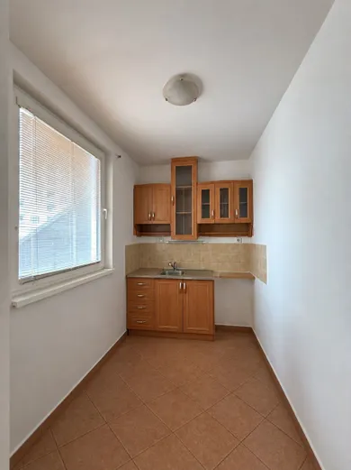 Na predaj 1-izbový byt, 36 m², Levice, Ľanová