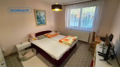 Na predaj 8-izbový dom, 40 m², Želiezovce, Sacherova
