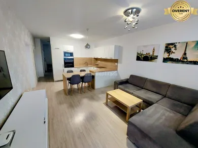 Квартири в оренду, 3-кімнатні, Banská Bystrica · €960