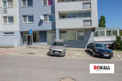 Na predaj komerčné, 70 m², Bratislava-Rača, Kadnárova