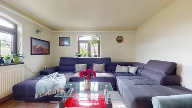 Na predaj 6-izbový dom, 220 m², Sekule