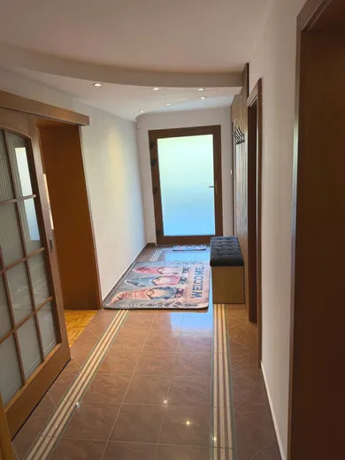 Na prenájom 2-izbový byt, 80 m², Bratislava-Karlova Ves, Líščie údolie