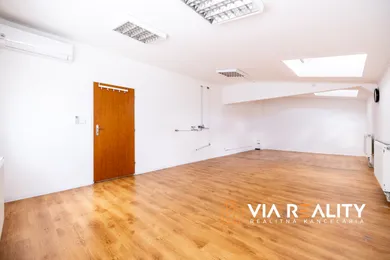 Na prenájom komerčné, 36 m², Bratislava-Petržalka, Kopčianska