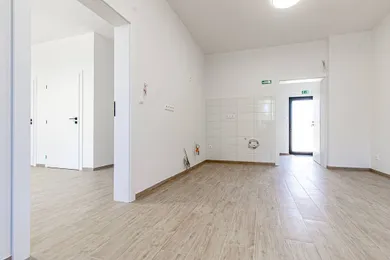 Na prenájom komerčné, 76 m², Stupava, Hlavná