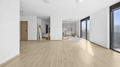 Квартири в оренду, 3-кімнатні, Bratislava-Ružinov · €1 200
