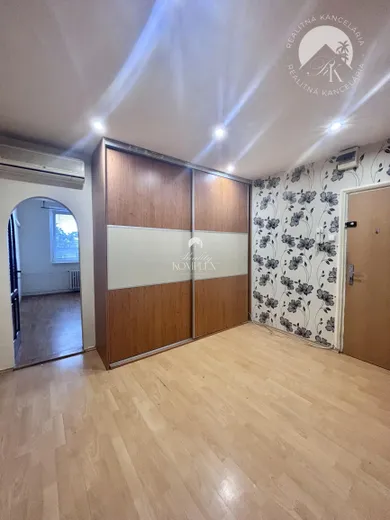 Na predaj 3-izbový byt, 83 m², Komárno, Damjanichová
