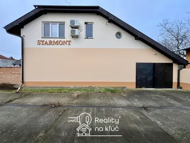 Na predaj objekt, 303 m², Komjatice, Štúrova