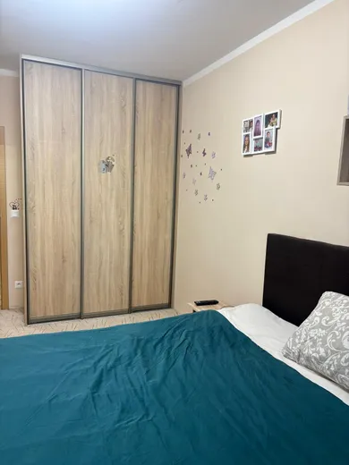 Na predaj 4-izbový byt, 86 m², Bratislava-Petržalka, Humenské nám.