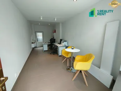 Kiadó kereskedelmi ingatlanok, Žilina · €400