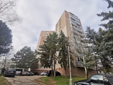 Na predaj 3-izbový byt, 81 m², Bánovce nad Bebravou, J. G. Tajovského