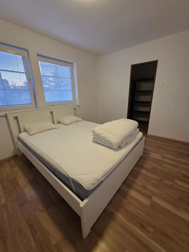 Na prenájom 2-izbový byt, 50 m², Pezinok, Kollárova