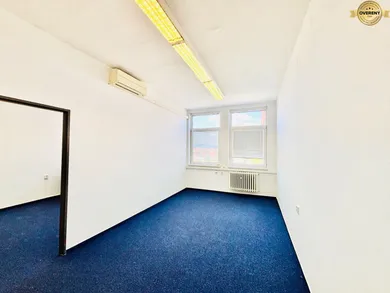 Na prenájom komerčné, 18 m², Bratislava-Nové Mesto, Za kasárňou