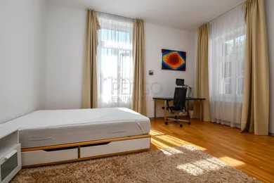 Na prenájom 3-izbový byt, 146 m², Bratislava-Staré Mesto