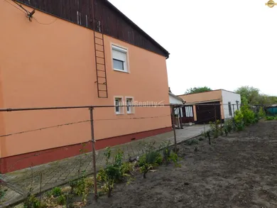 Domy na sprzedaż, 5-pokojowe, Dvory nad Žitavou · €146 000