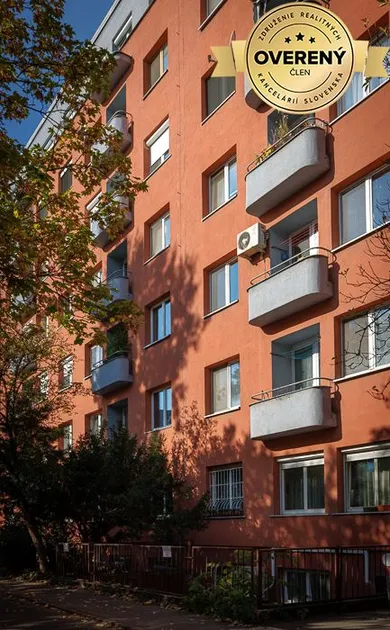 Na predaj 4-izbový byt, 88 m², Bratislava-Staré Mesto, Krížna