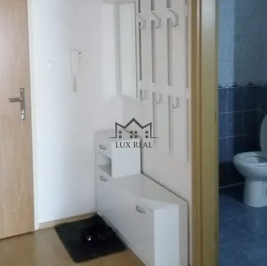 Na prenájom 1-izbový byt, 40 m², Bratislava-Petržalka, Vyšehradská