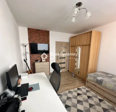 Na predaj 3-izbový byt, 75 m², Humenné, Psrtizanska