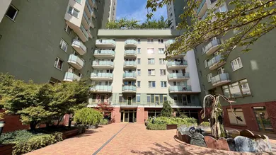 Na prenájom 2-izbový byt, 51 m², Bratislava-Petržalka, Bosákova
