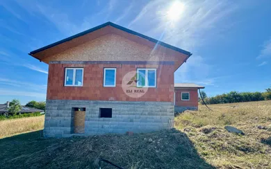 Na predaj dom, 176 m², Nový Salaš