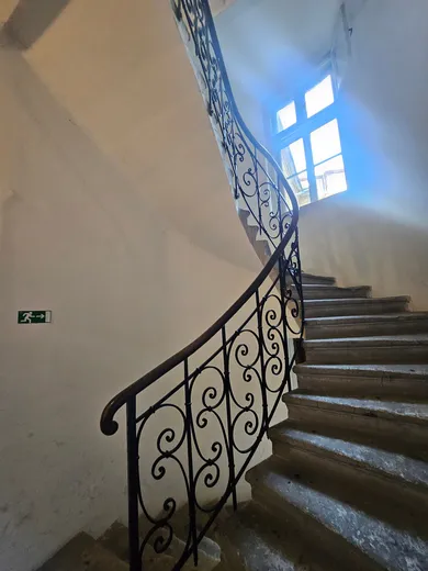 Na prenájom 1-izbový byt, 35 m², Bratislava-Staré Mesto, Dobrovičova