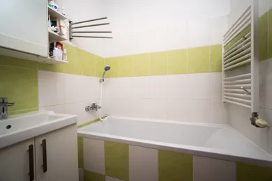 Na prenájom 3-izbový byt, 68 m², Bratislava-Nové Mesto, Tomášikova