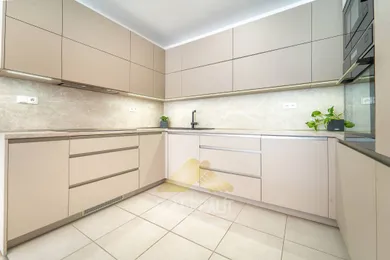 Na predaj 3-izbový byt, 100 m², Bratislava-Petržalka, Kopčianska