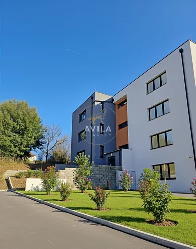 Na predaj 1-izbový byt, 37 m², Nové Mesto nad Váhom, Hlavná