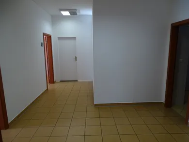 Na prenájom 3-izbový byt, 90 m², Bratislava-Ružinov, Haburská