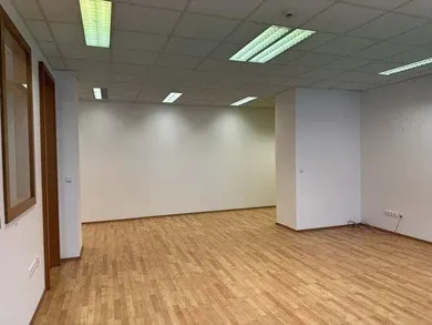 Na prenájom komerčné, 206 m², Bratislava-Petržalka, Údernícka