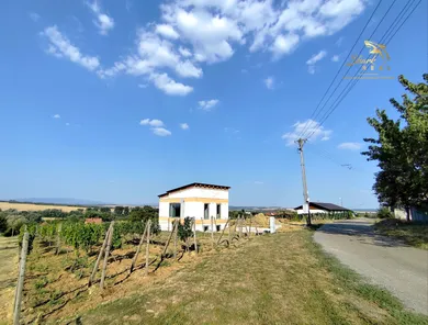 Na predaj pozemok, 250 m², Vráble