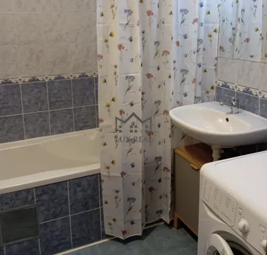 Na prenájom 1-izbový byt, 40 m², Bratislava-Petržalka, Vyšehradská