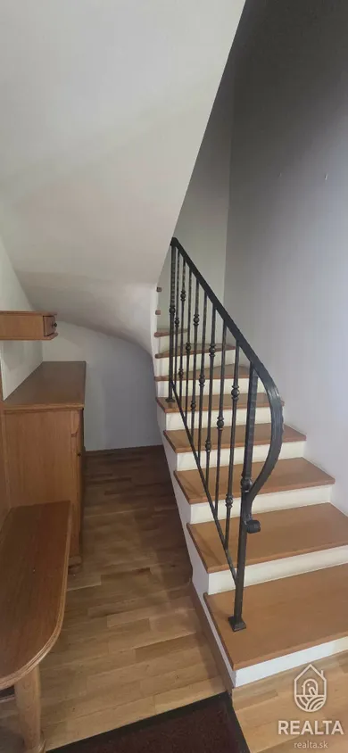 Na predaj 3-izbový byt, 134 m², Poprad, Hviezdoslavova