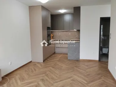 Na predaj 2-izbový byt, 55 m², Nitra, Coboriho