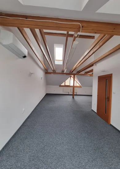 Na prenájom komerčné, 61 m², Košice-Staré Mesto, Hradbová