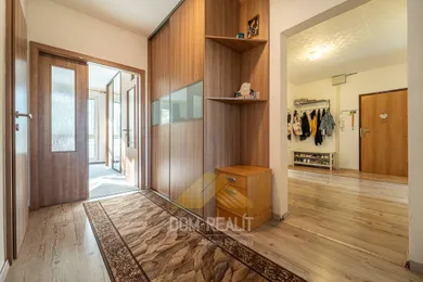 Na predaj 3-izbový byt, 75 m², Bratislava-Petržalka, Rovniankova