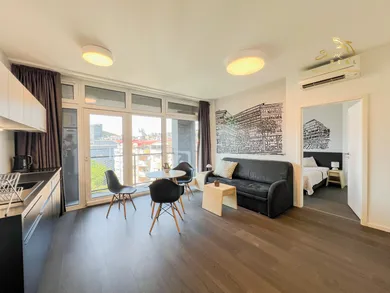 Byty na prenájom 2-izbový, Bratislava-Staré Mesto · €899