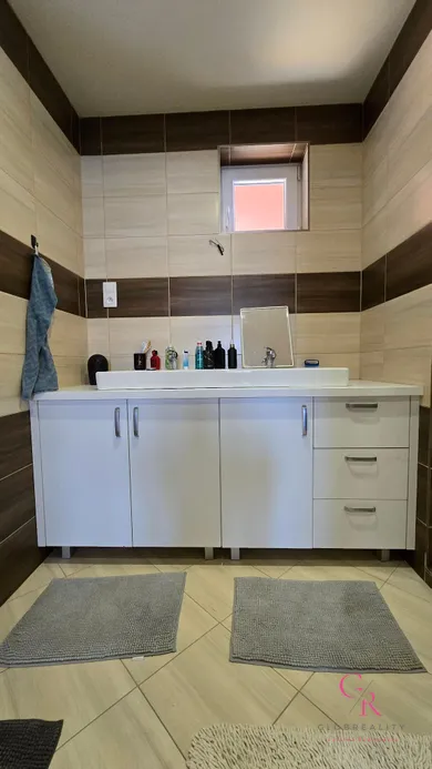 Na predaj 7-izbový dom, 141 m², Nový Tekov
